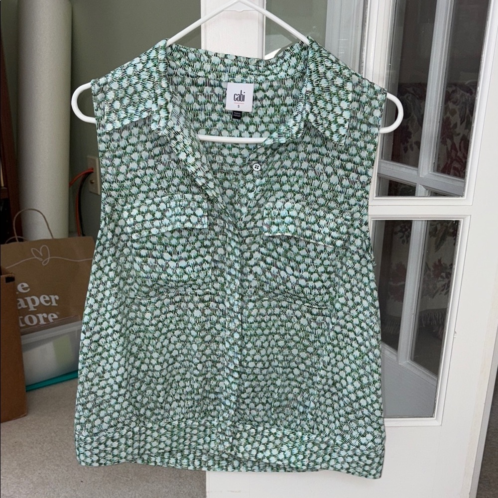 CAbi Green Patterned Sleeveless Blouse